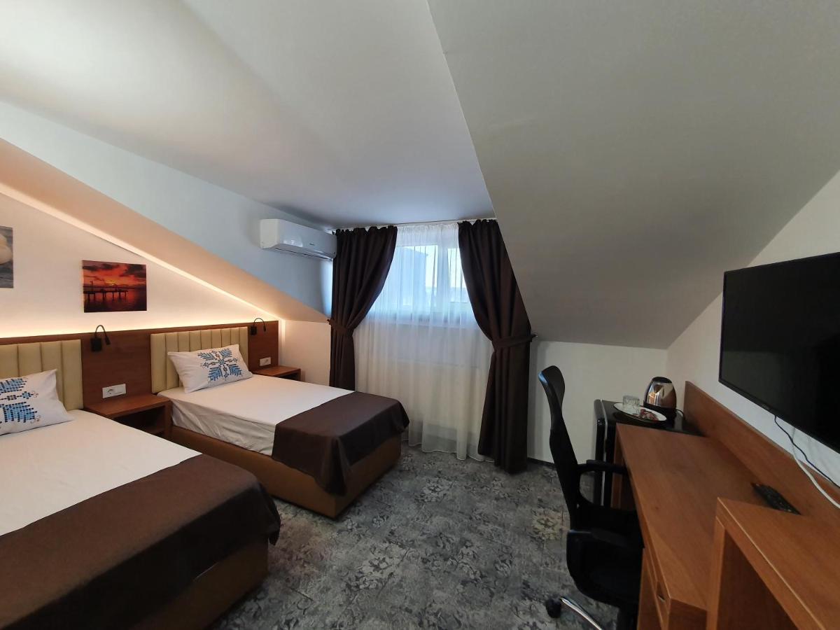 Stay Inn Rediu Valea Lupului  Exterior photo